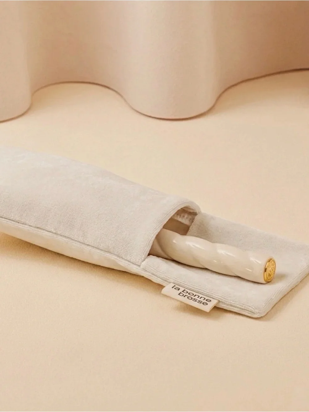 La Bonne Brosse large hairbrush pouch, Creamy White, new without tags
